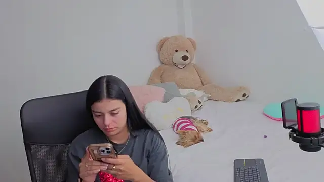 Snapshot of valerihouse chatting on 03/01/26, 01:49 valerihouse online show from 03/01/26, 01:49