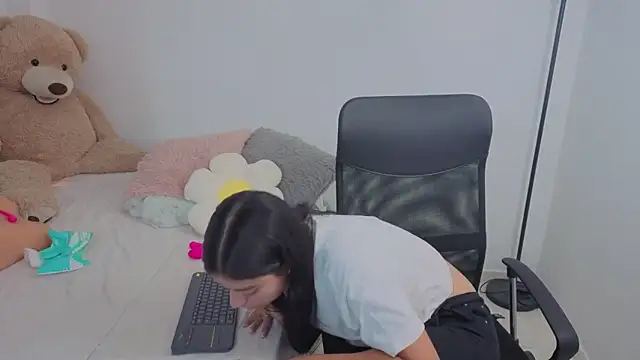 valerihouse online show from 10/28/25, 12:44