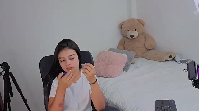 Snapshot of valerihouse chatting on 01/17/26, 01:09 valerihouse online show from 01/17/26, 01:09