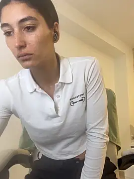 Scarlett 12 online show from 04/15/26, 09:59