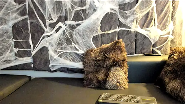 Snapshot of Rowan_Mills chatting on 10/16/25, 08:17 Rowan Mills online show from 10/16/25, 08:17