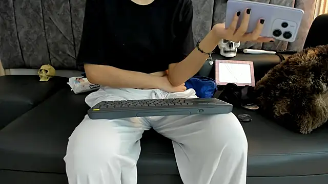 Snapshot of Rowan_Mills chatting on 09/17/25, 09:39 Rowan Mills online show from 09/17/25, 09:39