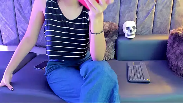 Snapshot of Rowan_Mills chatting on 09/23/25, 08:16 Rowan Mills online show from 09/23/25, 08:16