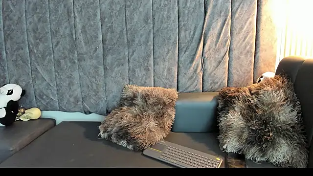 Snapshot of Rowan_Mills chatting on 10/04/25, 08:10 Rowan Mills online show from 10/04/25, 08:10