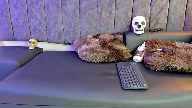 Snapshot of Rowan_Mills chatting on 09/21/25, 08:14 Rowan Mills online show from 09/21/25, 08:14