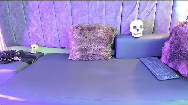 Snapshot of Rowan_Mills chatting on 09/30/25, 08:26 Rowan Mills online show from 09/30/25, 08:26