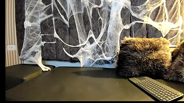 Snapshot of Rowan_Mills chatting on 10/15/25, 08:39 Rowan Mills online show from 10/15/25, 08:39