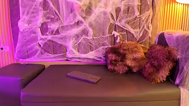 Snapshot of Rowan_Mills chatting on 10/07/25, 08:21 Rowan Mills online show from 10/07/25, 08:21