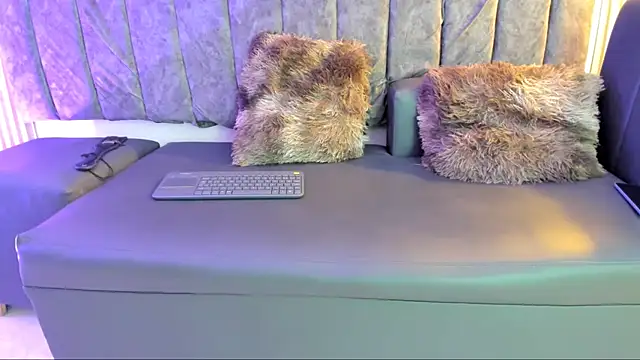 Snapshot of Rowan_Mills chatting on 09/26/25, 09:21 Rowan Mills online show from 09/26/25, 09:21