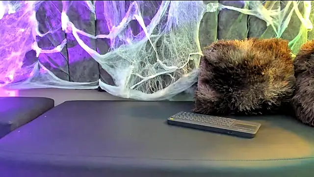 Snapshot of Rowan_Mills chatting on 10/11/25, 08:21 Rowan Mills online show from 10/11/25, 08:21