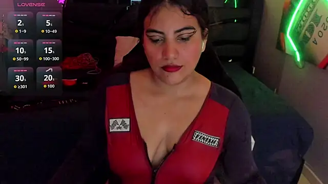 Snapshot of Sara_Bdsm_ chatting on 05/21/26, 02:47 Sara Bdsm online show from 05/21/26, 02:47