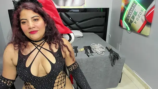 Snapshot of Sara_Bdsm_ chatting on 10/18/25, 03:58 Sara Bdsm online show from 10/18/25, 03:58