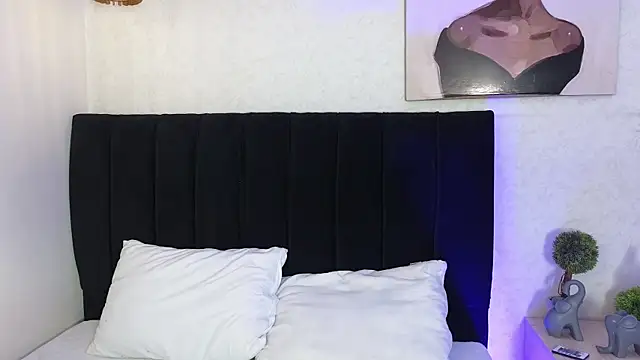 antonellariva  online show from 01/08/26, 07:42