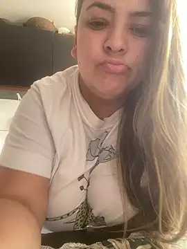 Snapshot of bruna438 chatting on 06/06/26, 01:49 bruna438 online show from 06/06/26, 01:49