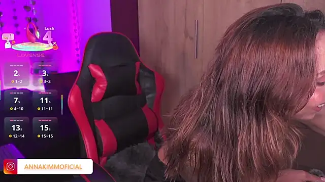 AnnaKimm online show from 12/21/25, 09:44