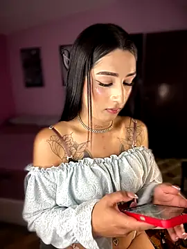 Snapshot of _Denisse444 chatting on 12/13/25, 09:21 Denisse444 online show from 12/13/25, 09:21