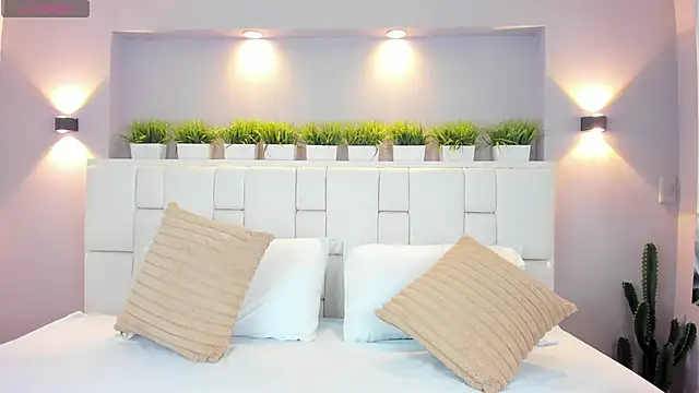 LunnaBlake online show from 12/18/25, 04:17