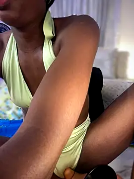 Snapshot of AmyRoss_1 chatting on 12/02/25, 11:28 AmyRoss 1 online show from 12/02/25, 11:28