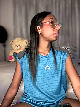 Snapshot of AmyRoss_1 chatting on 10/24/25, 11:04 AmyRoss 1 online show from 10/24/25, 11:04