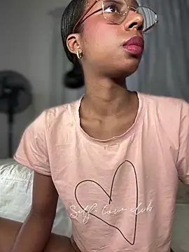 Snapshot of AmyRoss_1 chatting on 10/07/25, 01:34 AmyRoss 1 online show from 10/07/25, 01:34