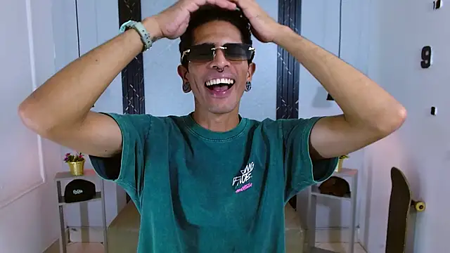 Franvill Trato online show from 11/22/25, 07:57