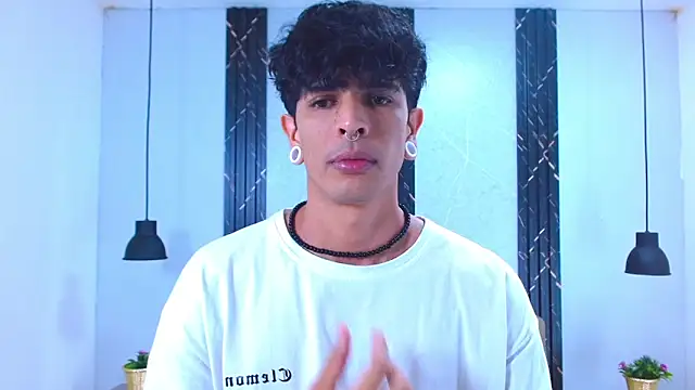 Franvill Trato online show from 11/08/25, 07:17