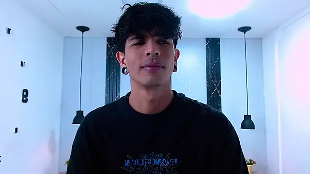 Franvill Trato online show from 10/28/25, 07:02