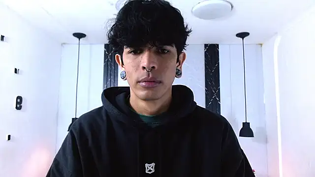 Franvill Trato online show from 12/02/25, 07:04