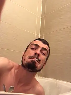 Snapshot of jaycoy22 chatting on 12/23/25, 10:14 jaycoy22 online show from 12/23/25, 10:14