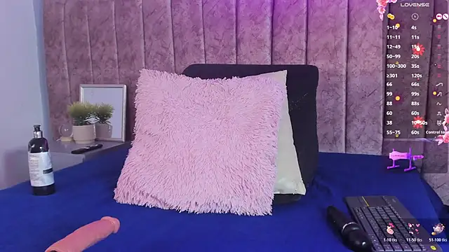 Niicolle Evanss online show from 12/04/25, 07:57