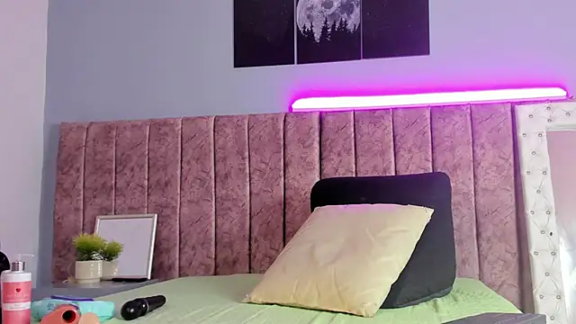 Niicolle Evanss online show from 11/30/25, 05:47