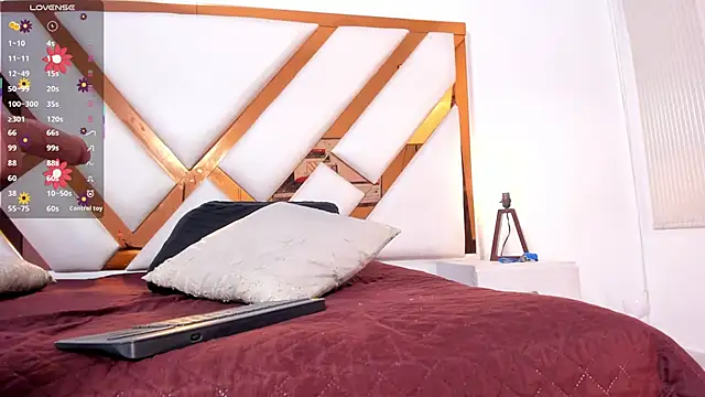 Niicolle Evanss online show from 04/06/26, 07:48