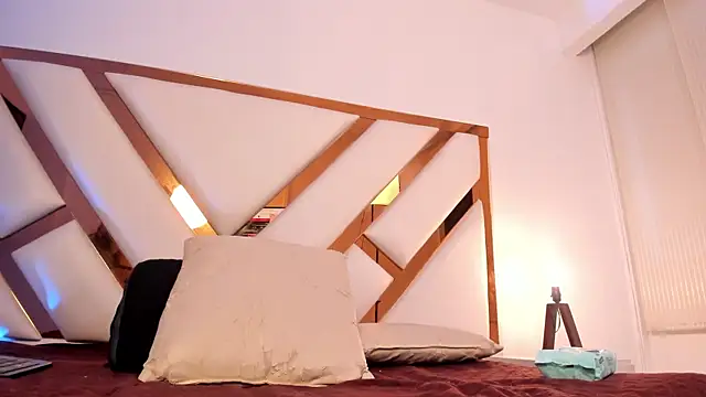 Niicolle Evanss online show from 03/21/26, 07:40