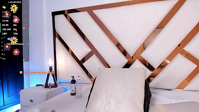 Niicolle Evanss online show from 03/28/26, 07:48