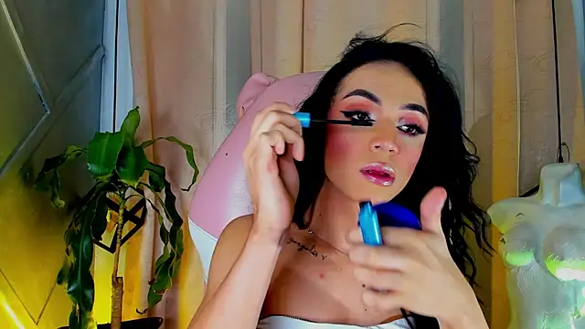 Snapshot of Cristal_Gem1 chatting on 07/05/26, 04:19 Cristal Gem1 online show from 07/05/26, 04:19