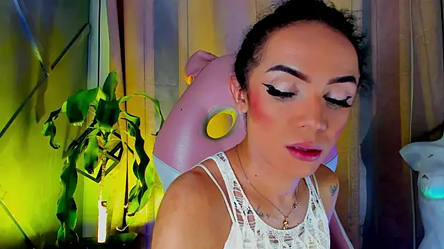 Snapshot of Cristal_Gem1 chatting on 07/06/26, 02:40 Cristal Gem1 online show from 07/06/26, 02:40