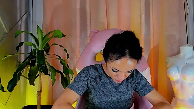 Snapshot of Cristal_Gem1 chatting on 06/08/26, 12:06 Cristal Gem1 online show from 06/08/26, 12:06