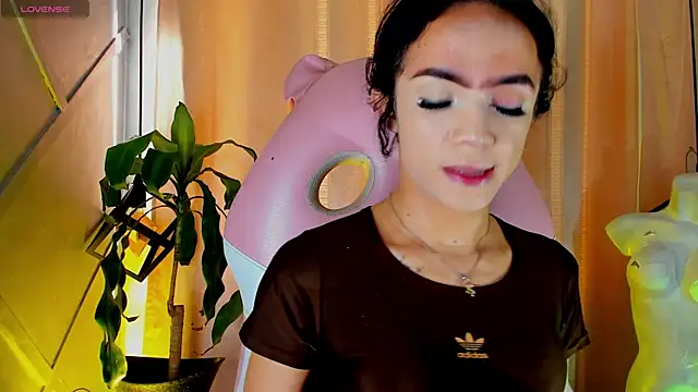 Snapshot of Cristal_Gem1 chatting on 07/11/26, 11:54 Cristal Gem1 online show from 07/11/26, 11:54