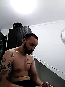 Snapshot of este_juan chatting on 04/11/26, 06:33 este juan online show from 04/11/26, 06:33