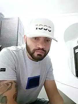 Snapshot of este_juan chatting on 04/10/26, 02:18 este juan online show from 04/10/26, 02:18