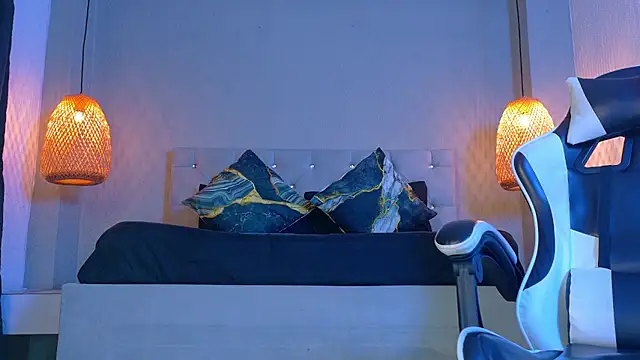 Thaiel Fosteer online show from 04/19/26, 10:05