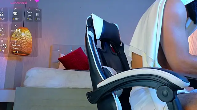 Snapshot of Thaiel_Fosteer chatting on 11/08/25, 10:30 Thaiel Fosteer online show from 11/08/25, 10:30