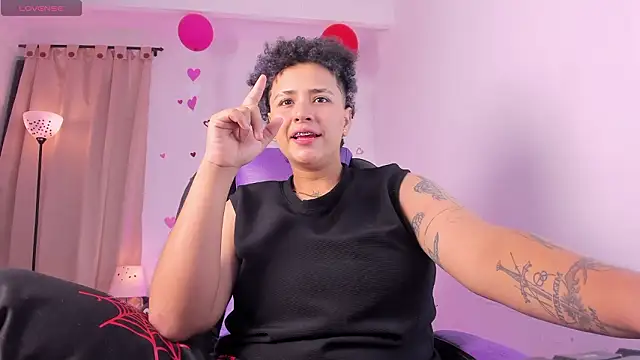 LiaaMoretzz online show from 02/15/26, 02:56