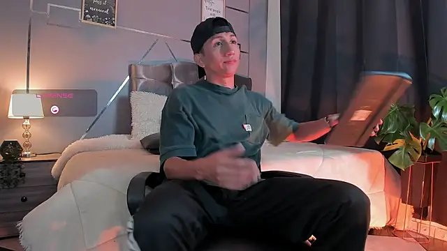 oliver mr  online show from 11/17/25, 08:13