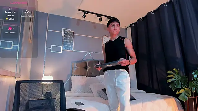 oliver mr  online show from 11/27/25, 08:20