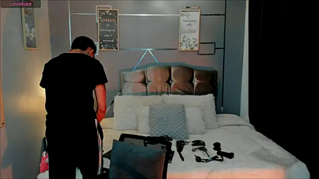 oliver mr  online show from 11/22/25, 08:08