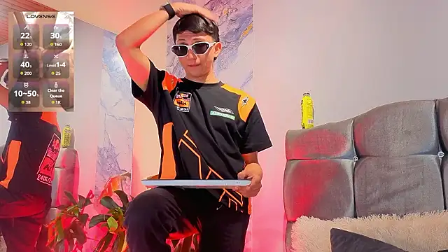 oliver mr  online show from 03/24/26, 08:31