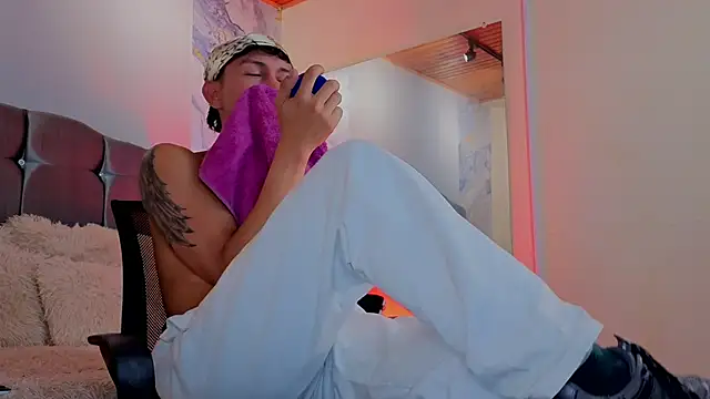 oliver mr  online show from 04/07/26, 08:32