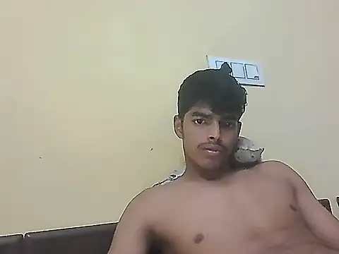Snapshot of monster_33 chatting on 05/05/26, 09:56 monster 33 online show from 05/05/26, 09:56