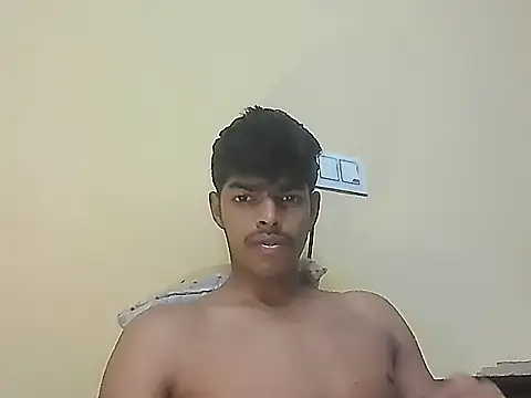 Snapshot of monster_33 chatting on 05/01/26, 02:00 monster 33 online show from 05/01/26, 02:00